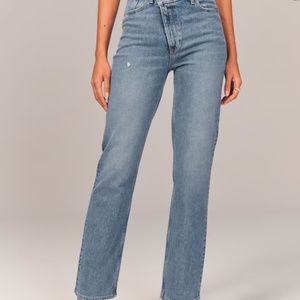 Abercrombie Ultra High Rise 90s Straight Jean Size 27/4 Short
